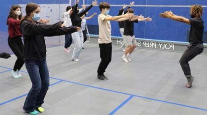 跳舞r and choreographer Winston Dynamite Brown instructs students